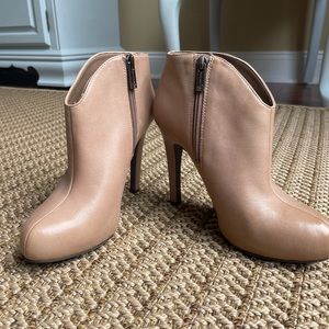 Jessica Simpson nude heels